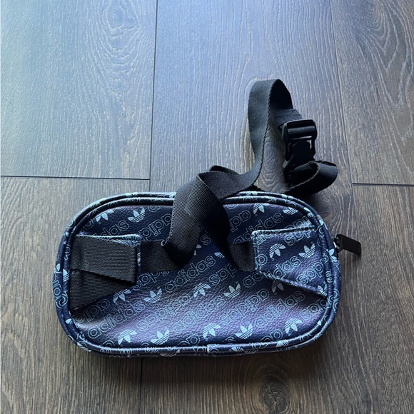NWOT adidas fanny pack - Picture 2 of 7